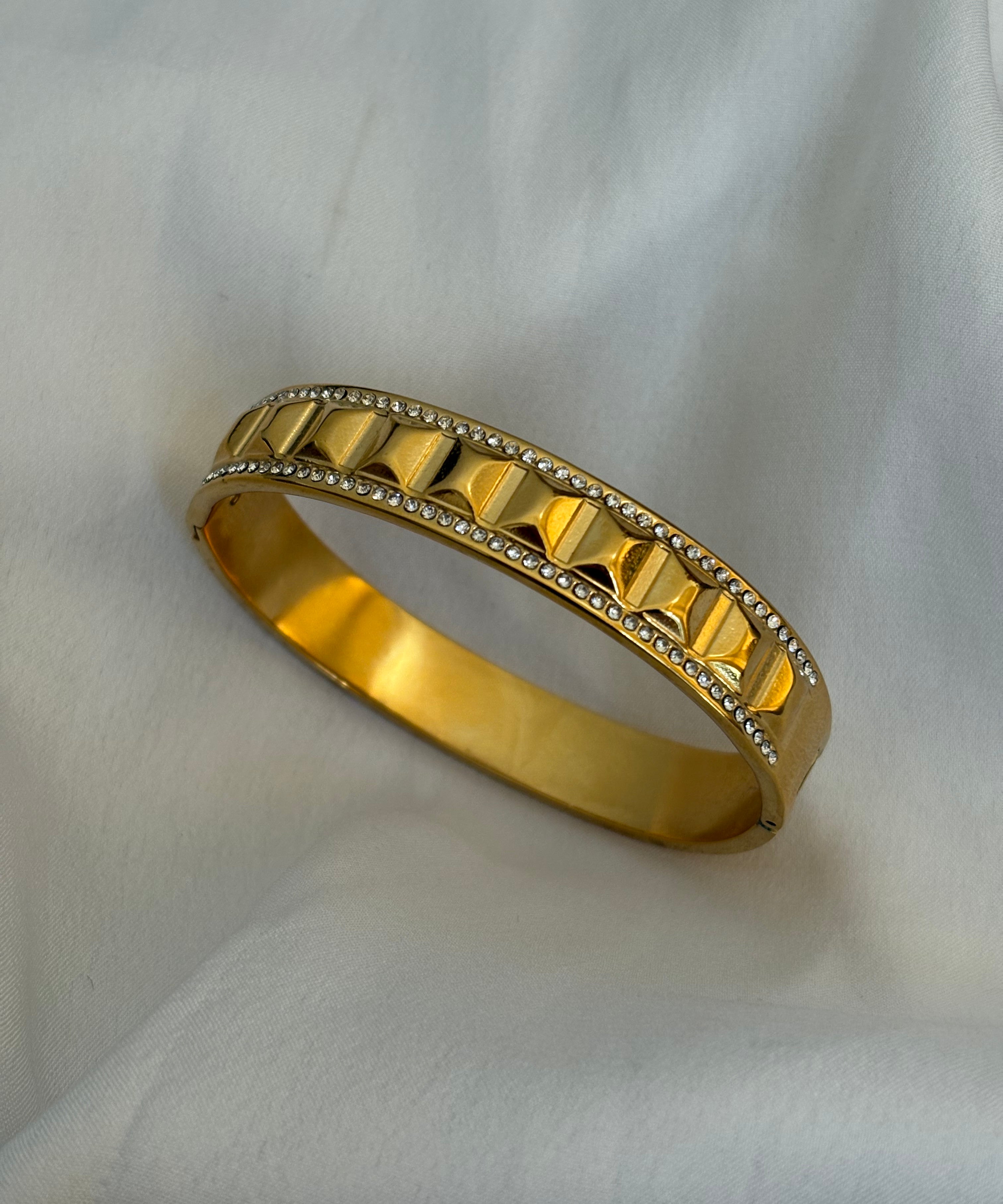 Shadow bracelet