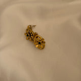 Flower studs