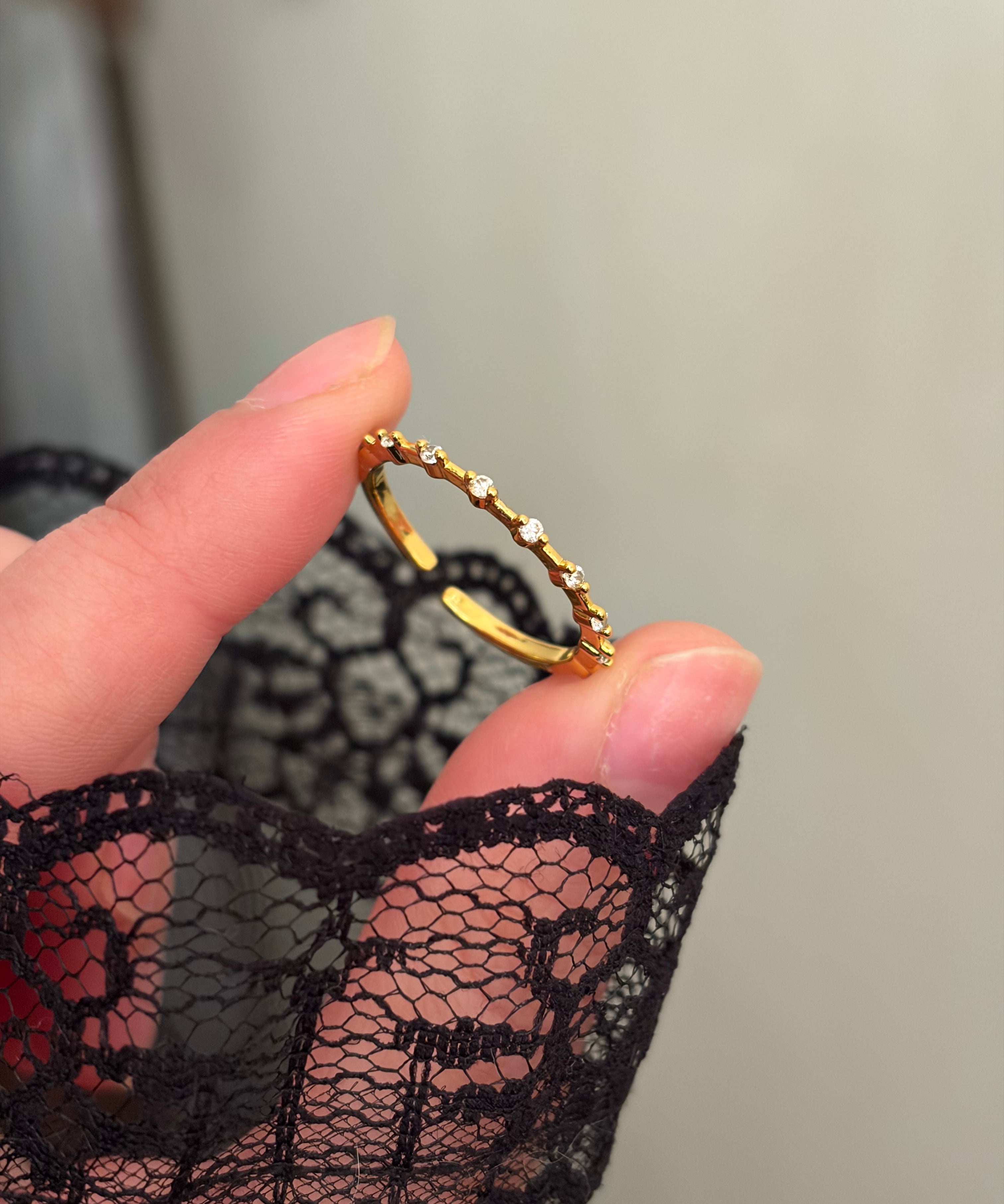 Sleek ring