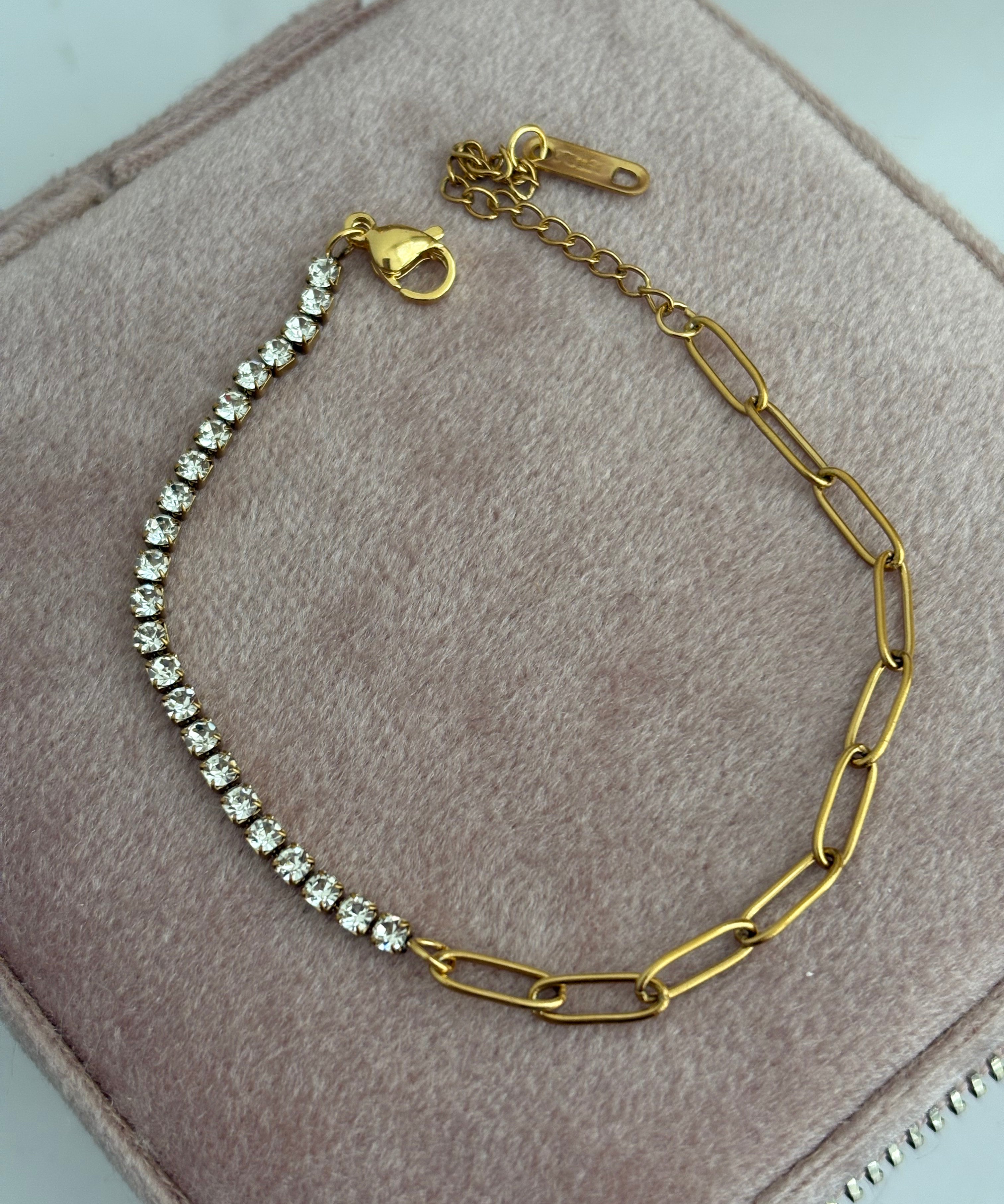 Minimal link bracelet
