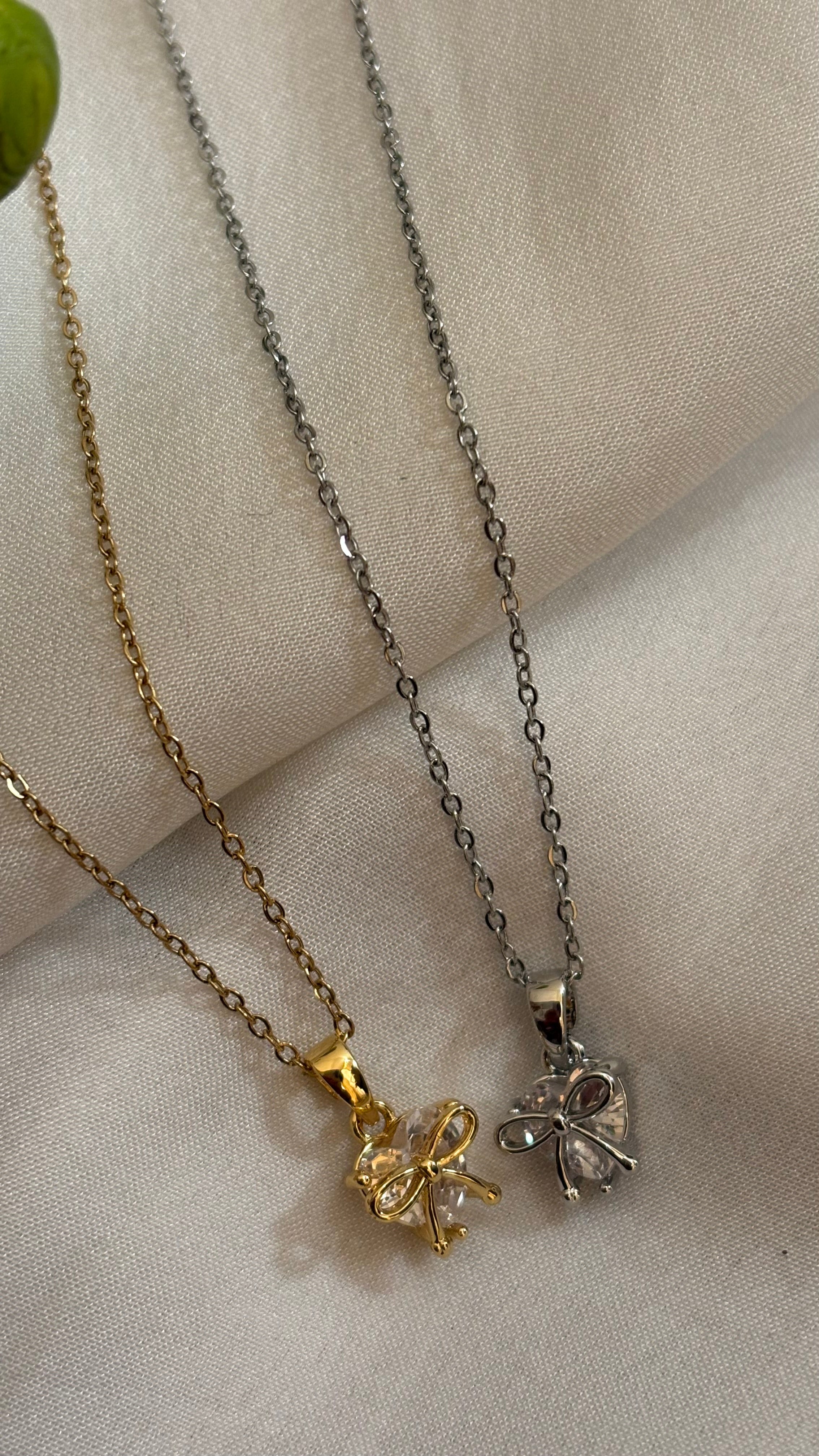 Bow necklace