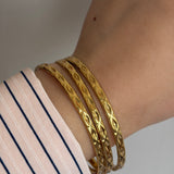 Hump bangles