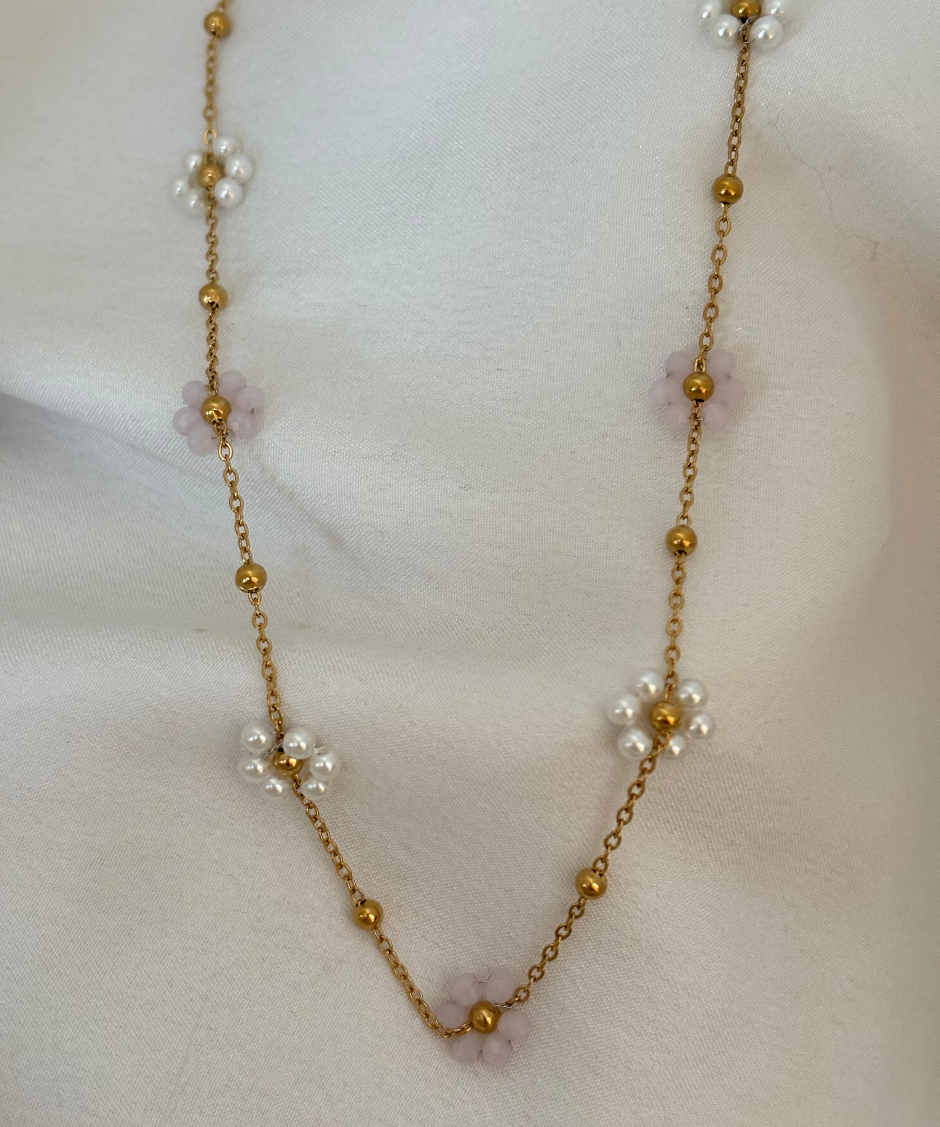 Pink daisy necklace