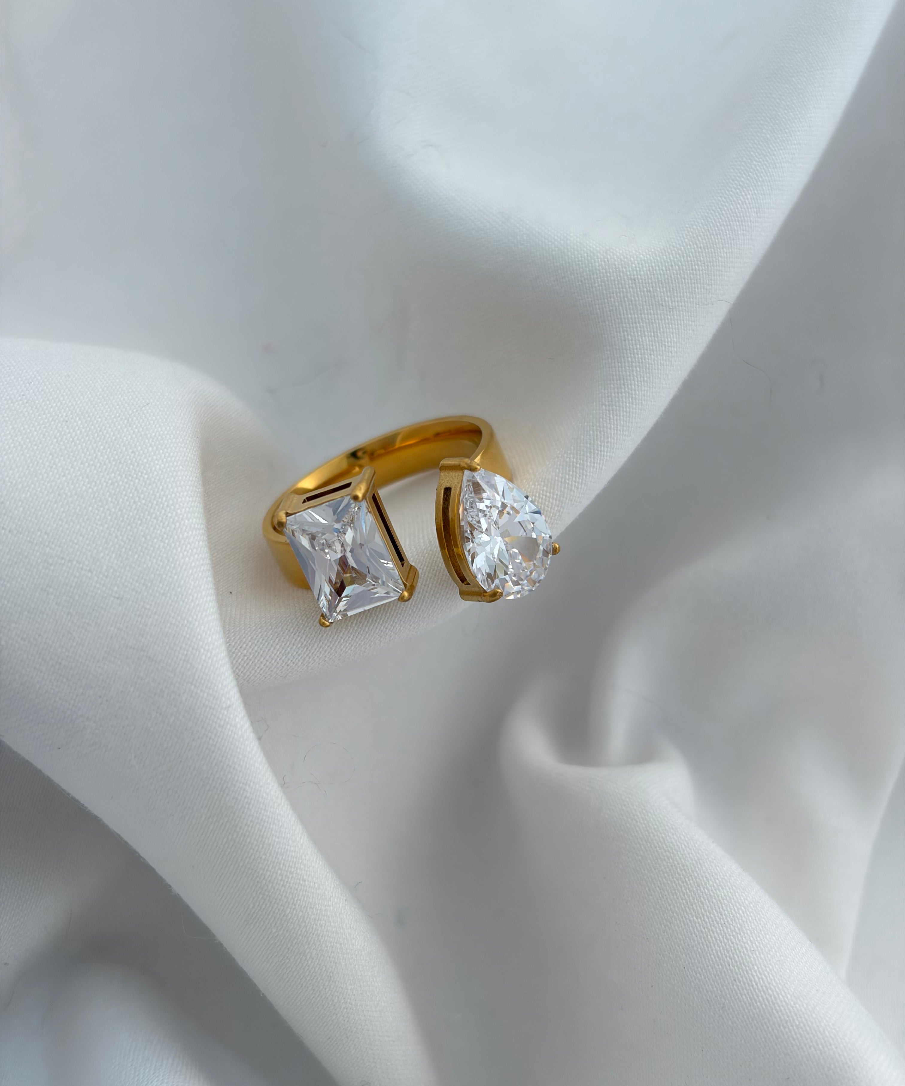 Admire ring