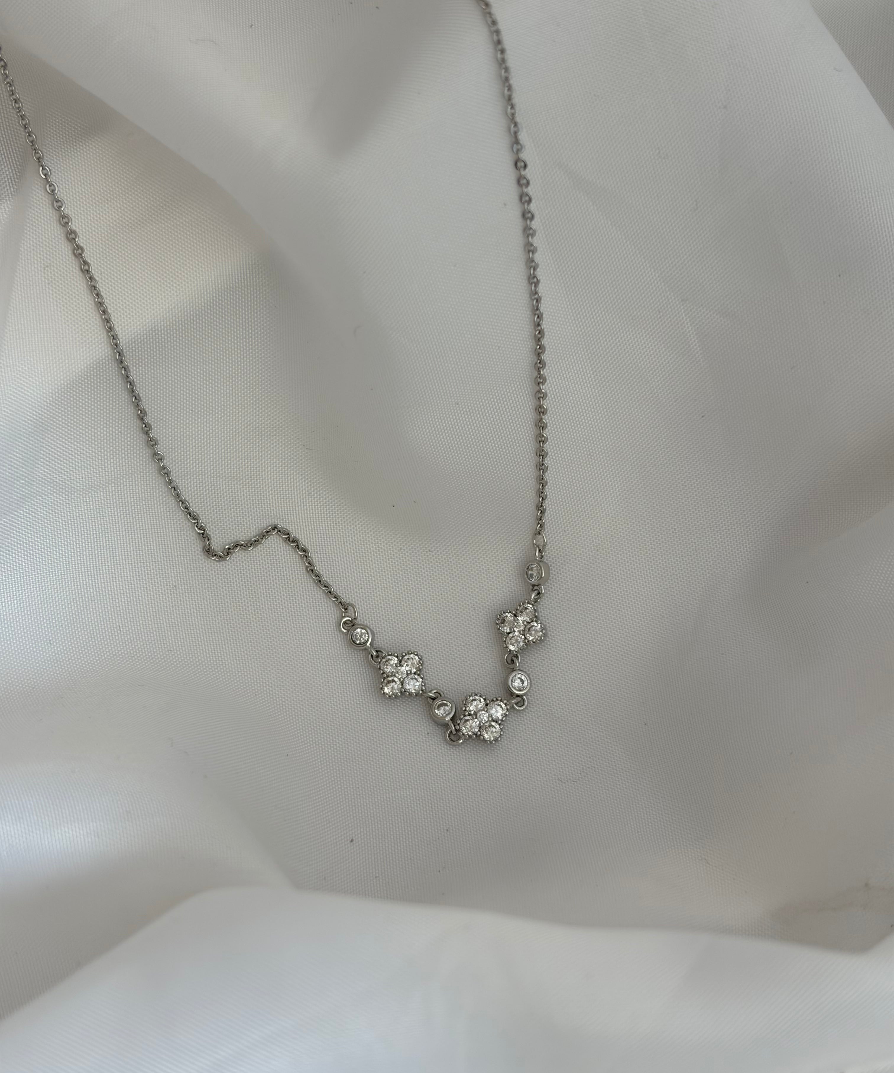 Cloves necklace