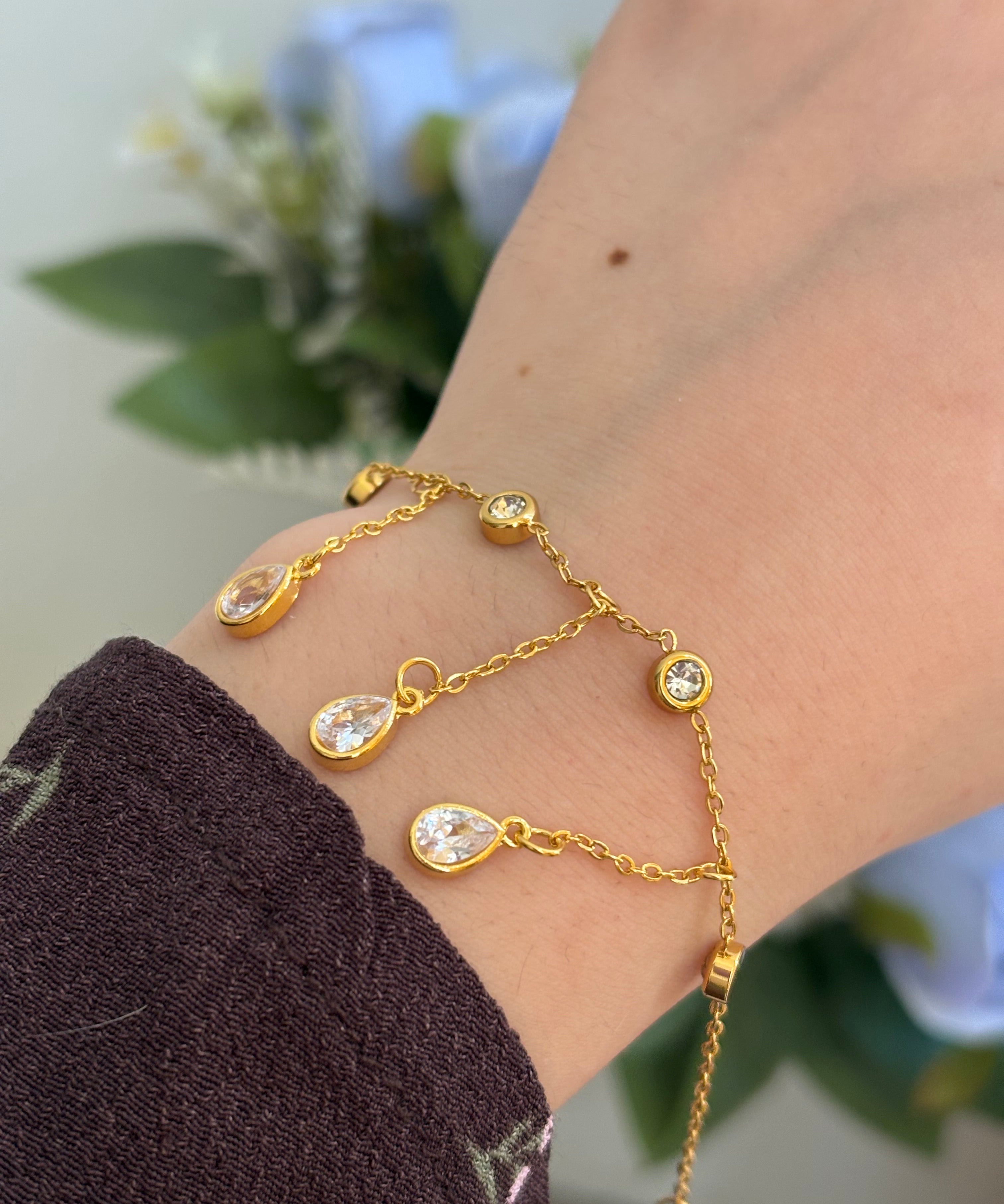 Dangling bracelet