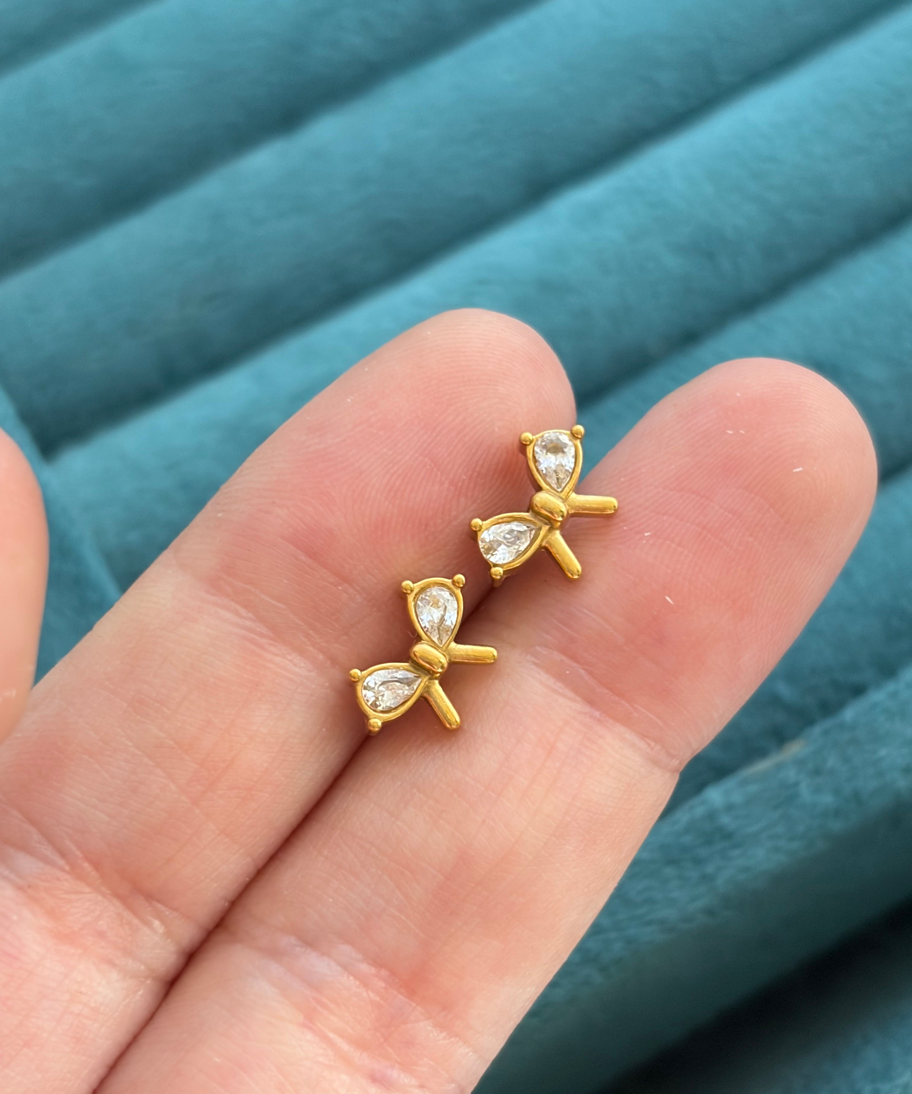 Bow stud (ball back)