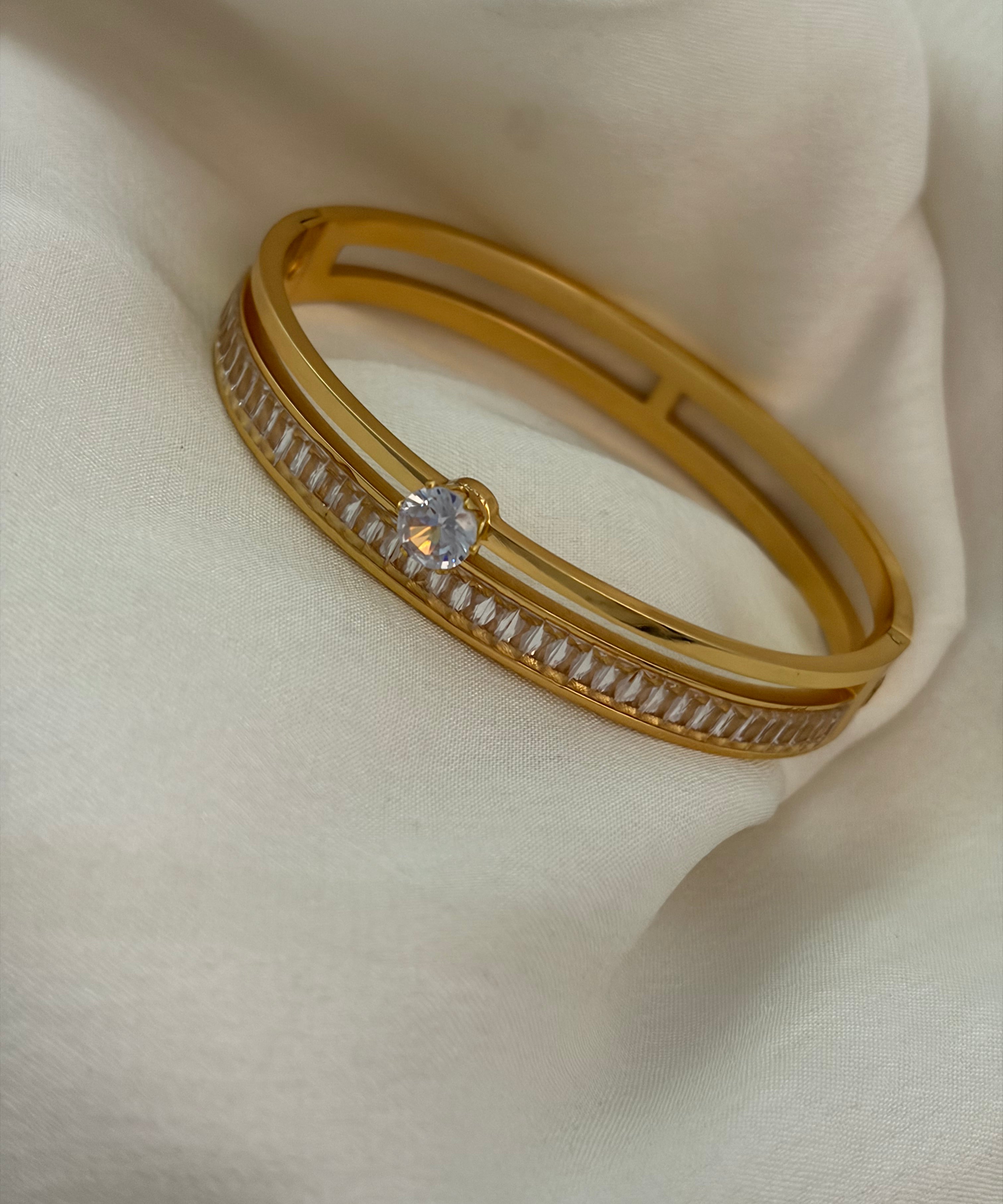 Touch bracelet