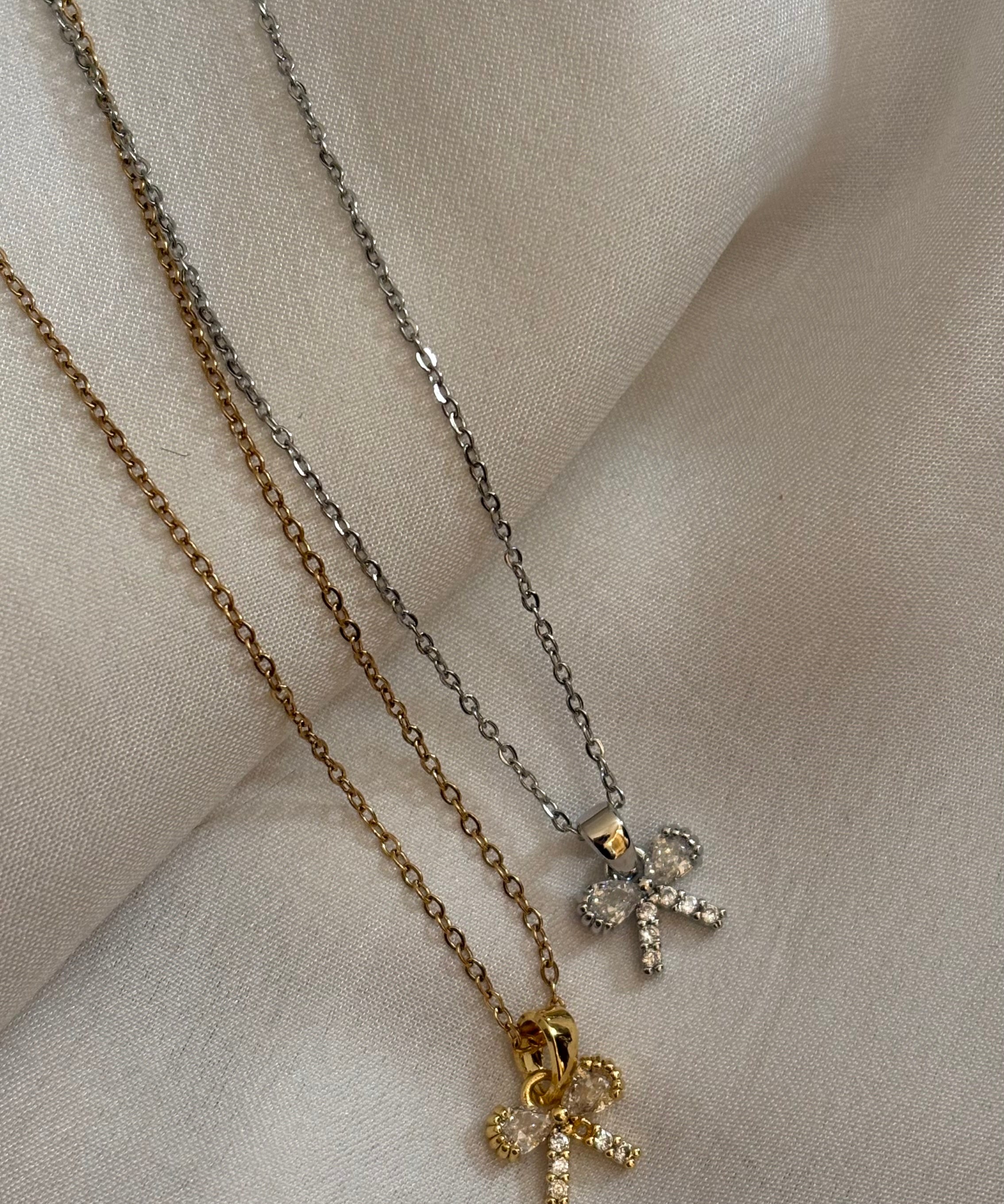 Ribbon necklace