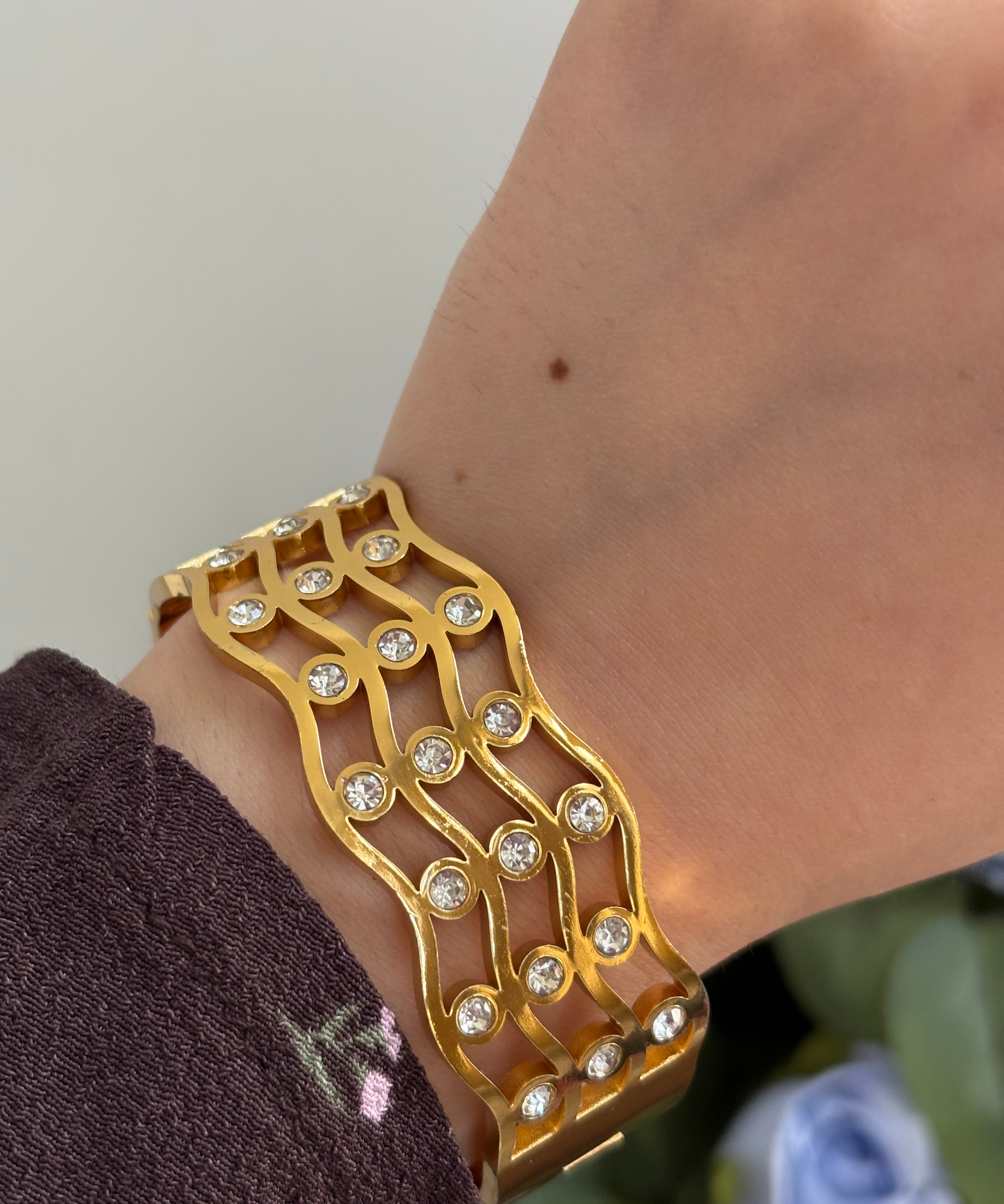 Seeker bracelet