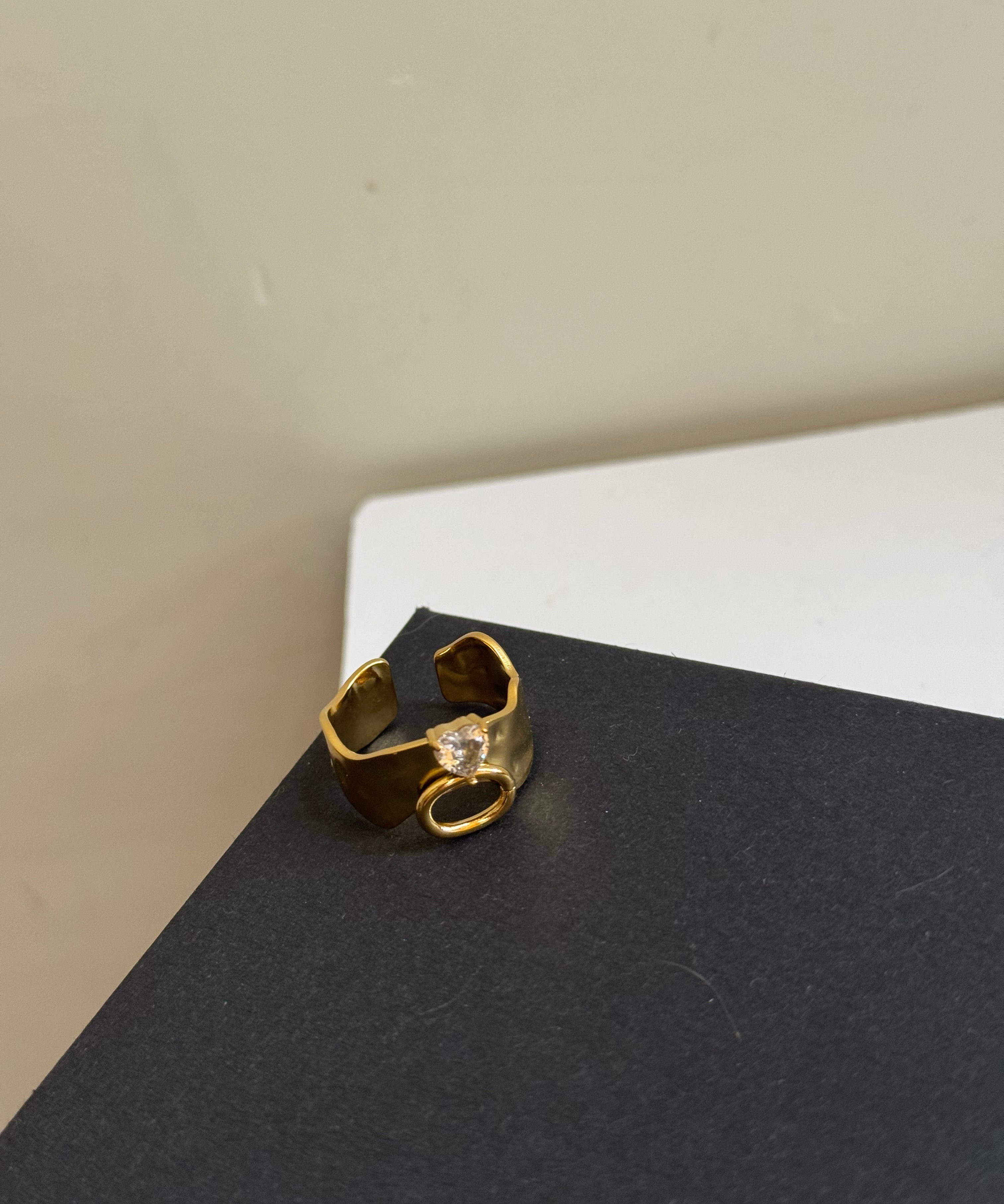 Vivid ring