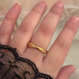 Curvy ring