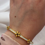 Flowing bracelet