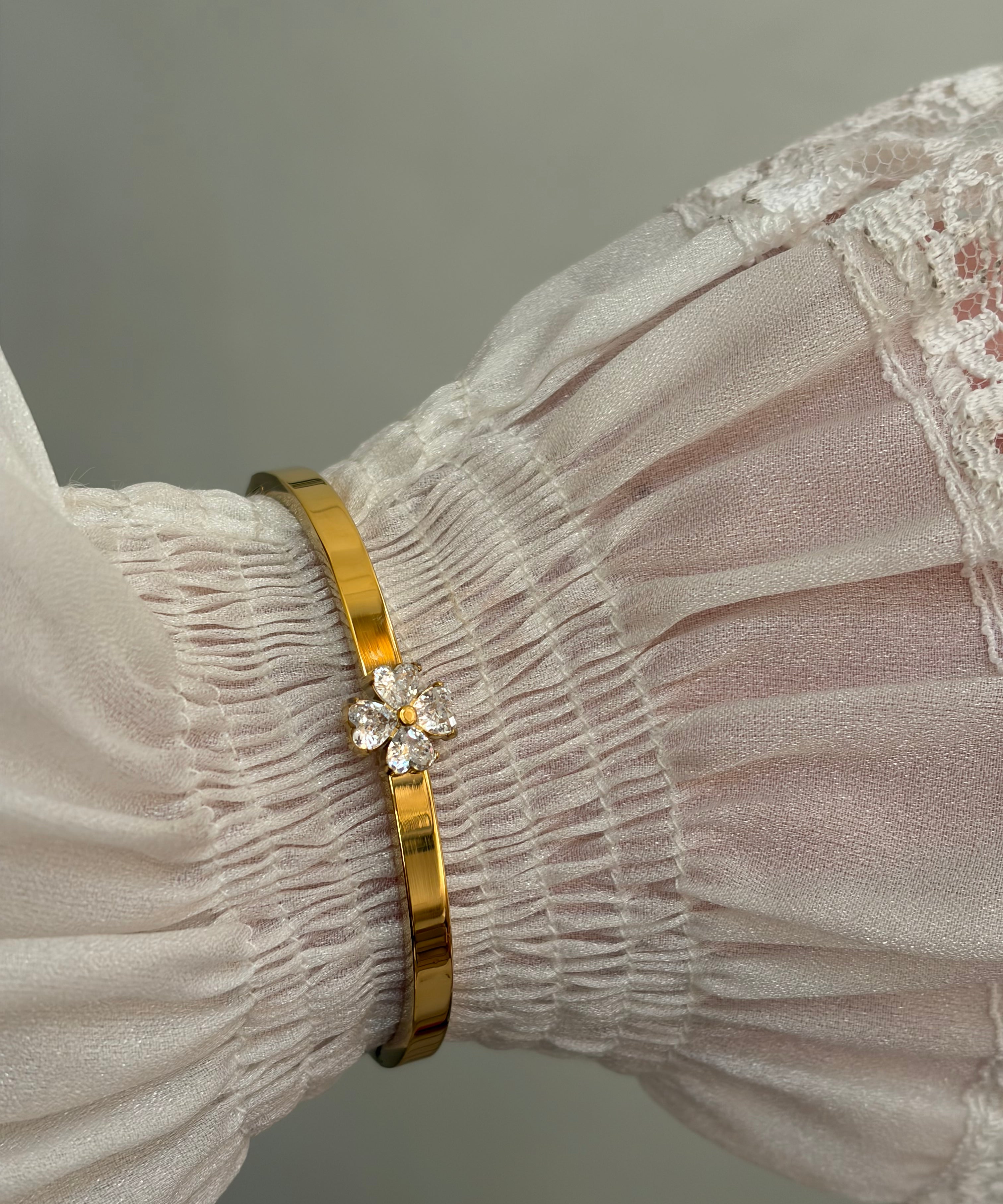 String bracelet(baby size)