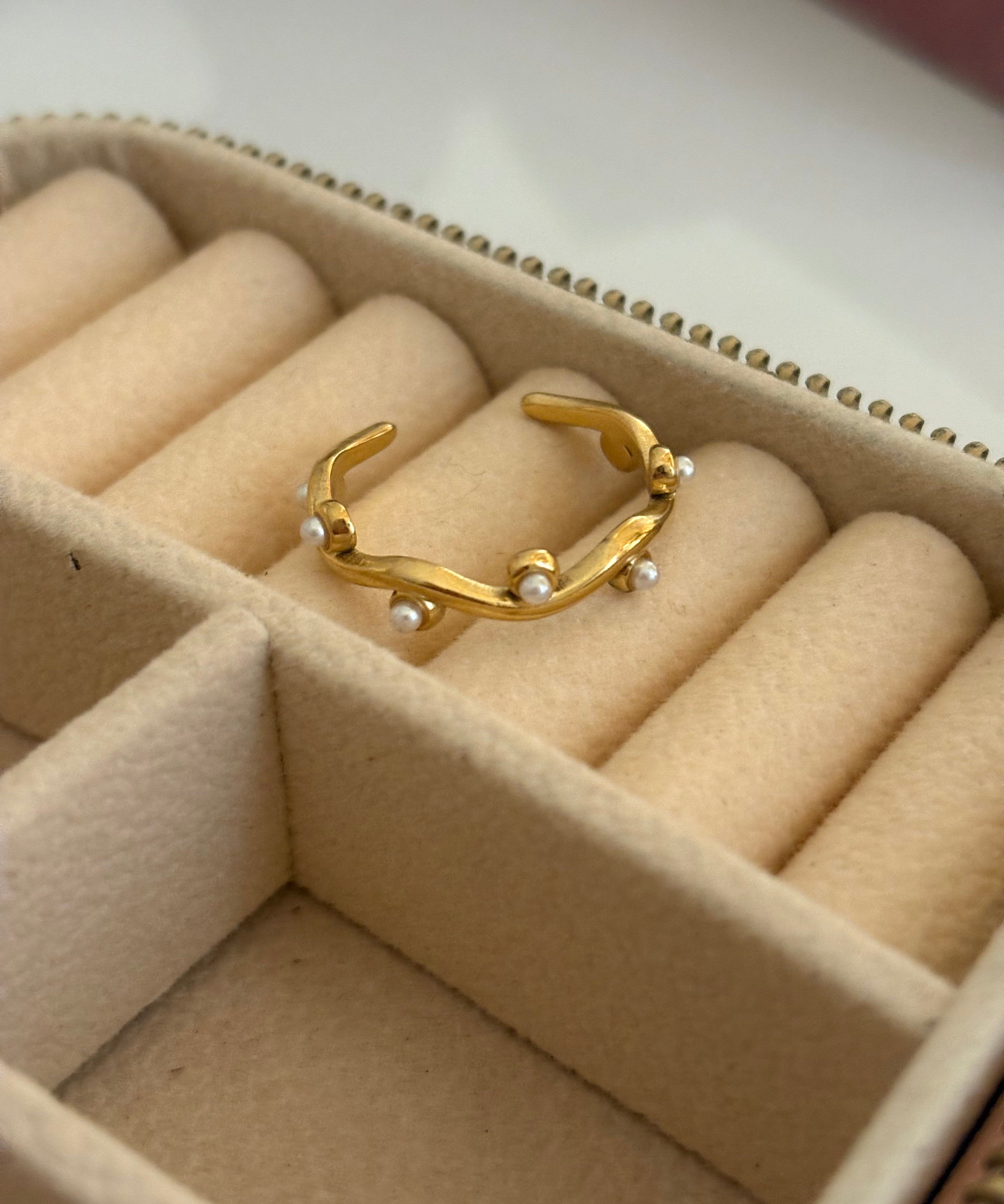 Pearl ring