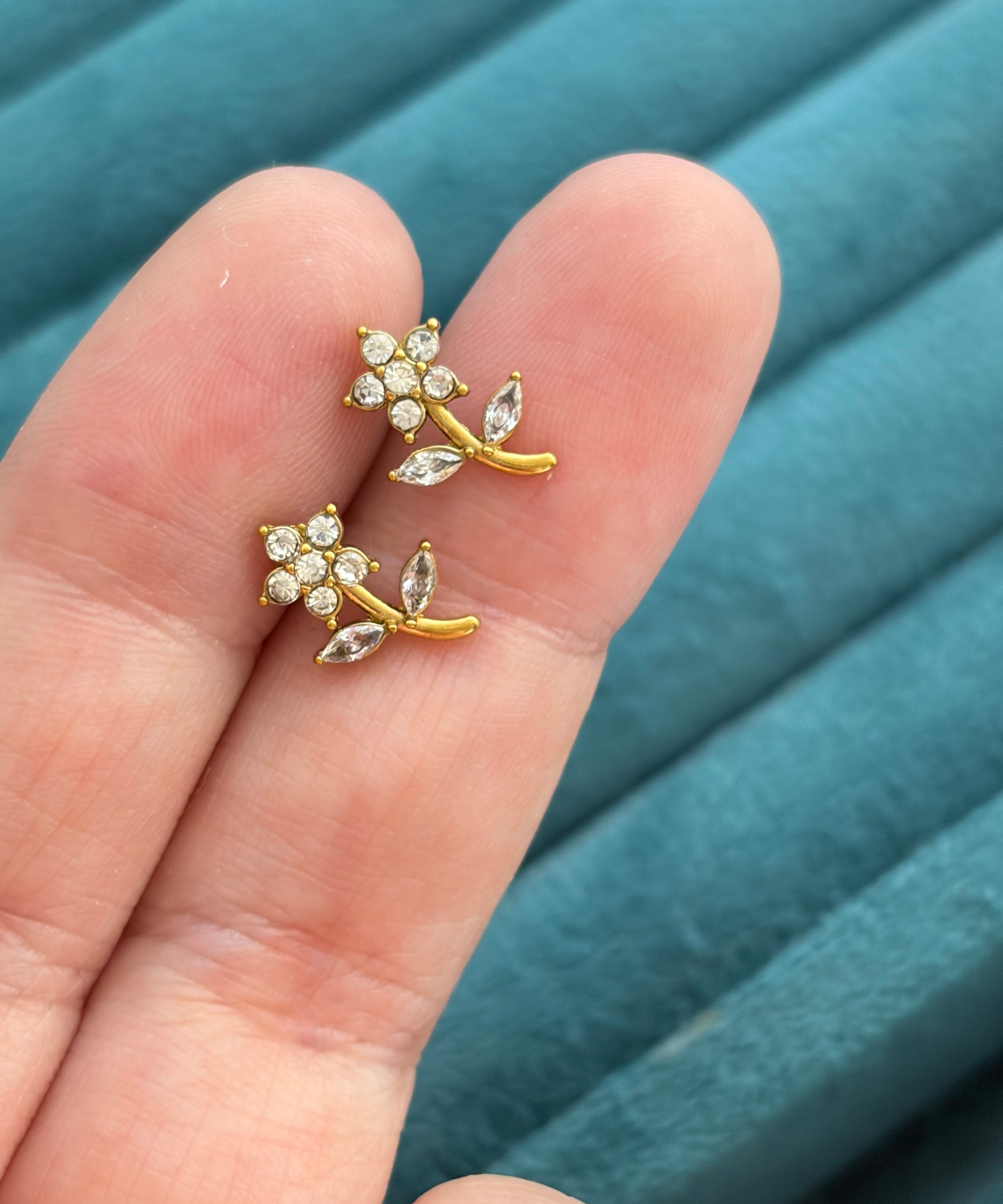Floral stud