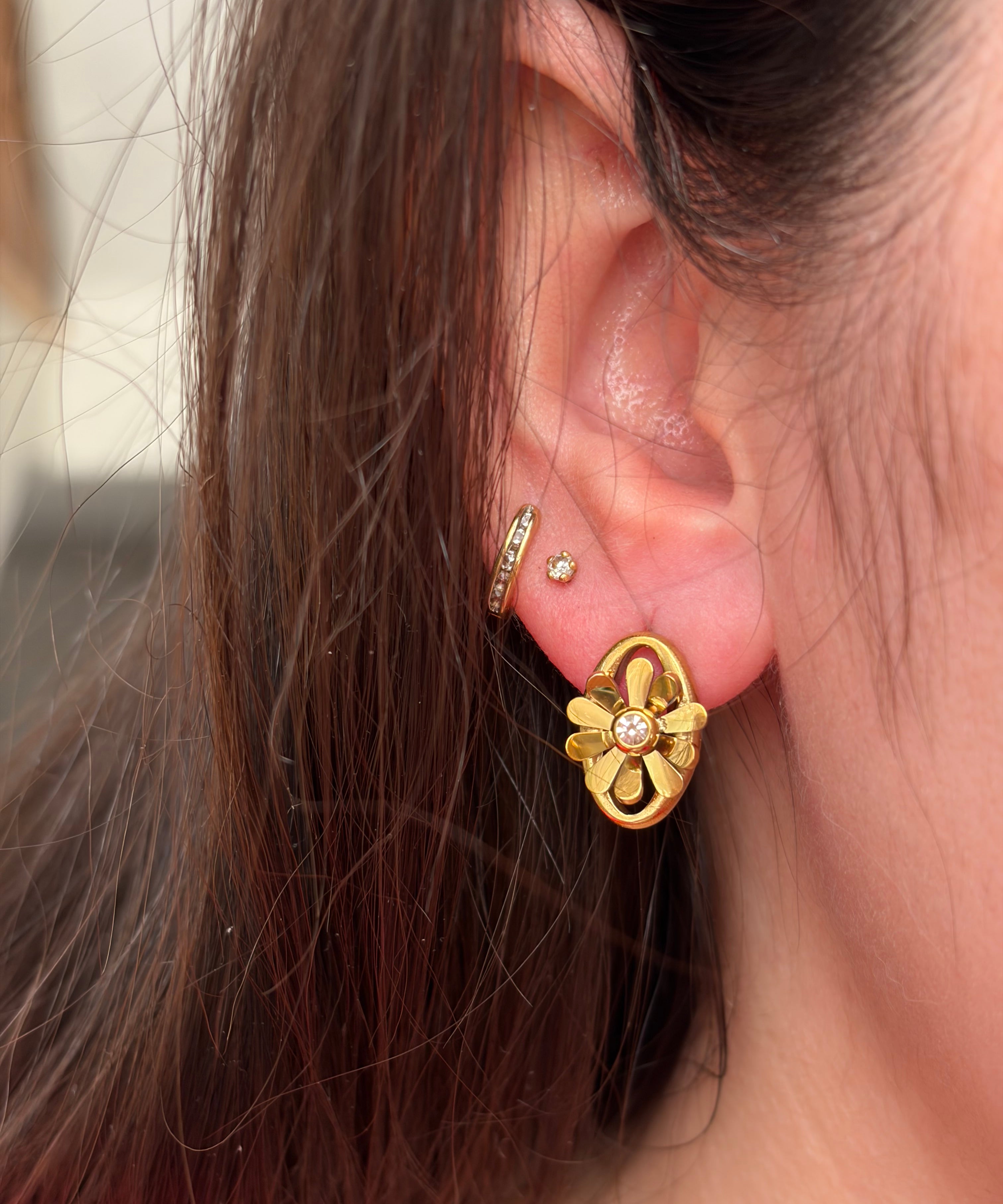Flower studs