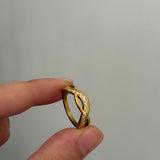 Curvy ring