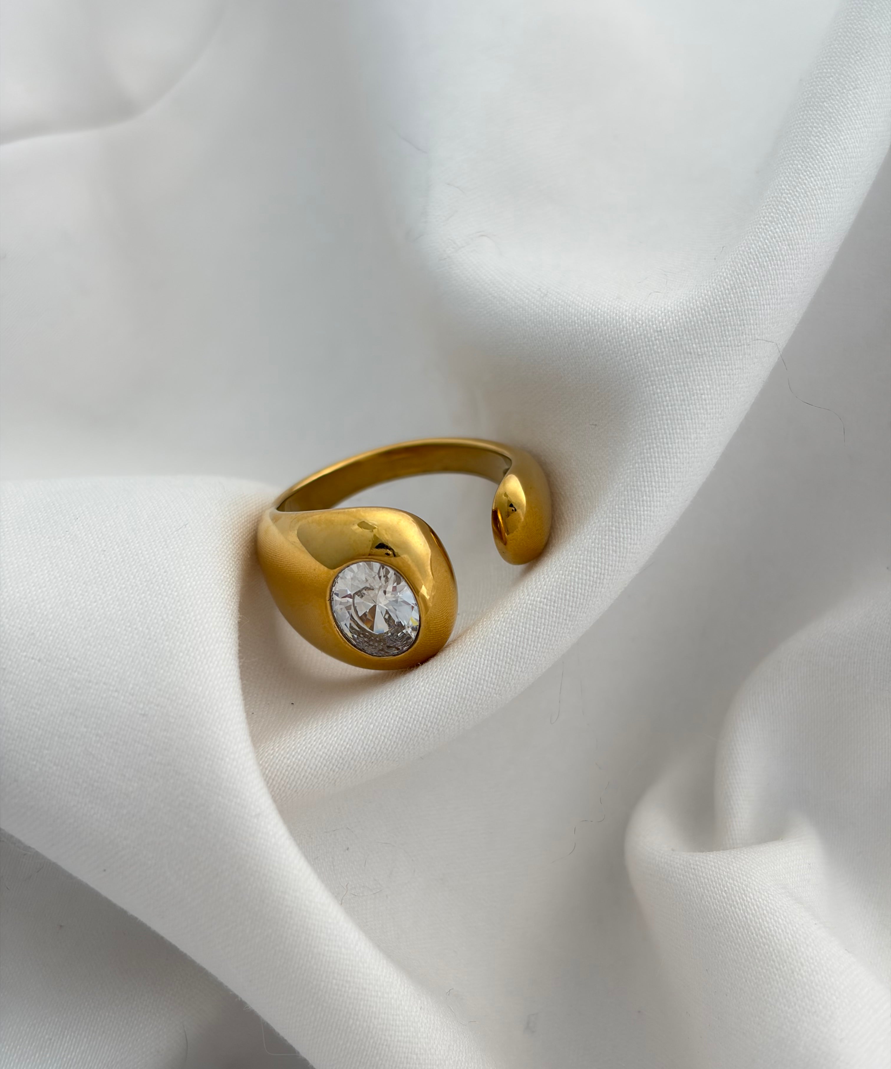 Astride ring