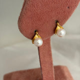 Pearl earring