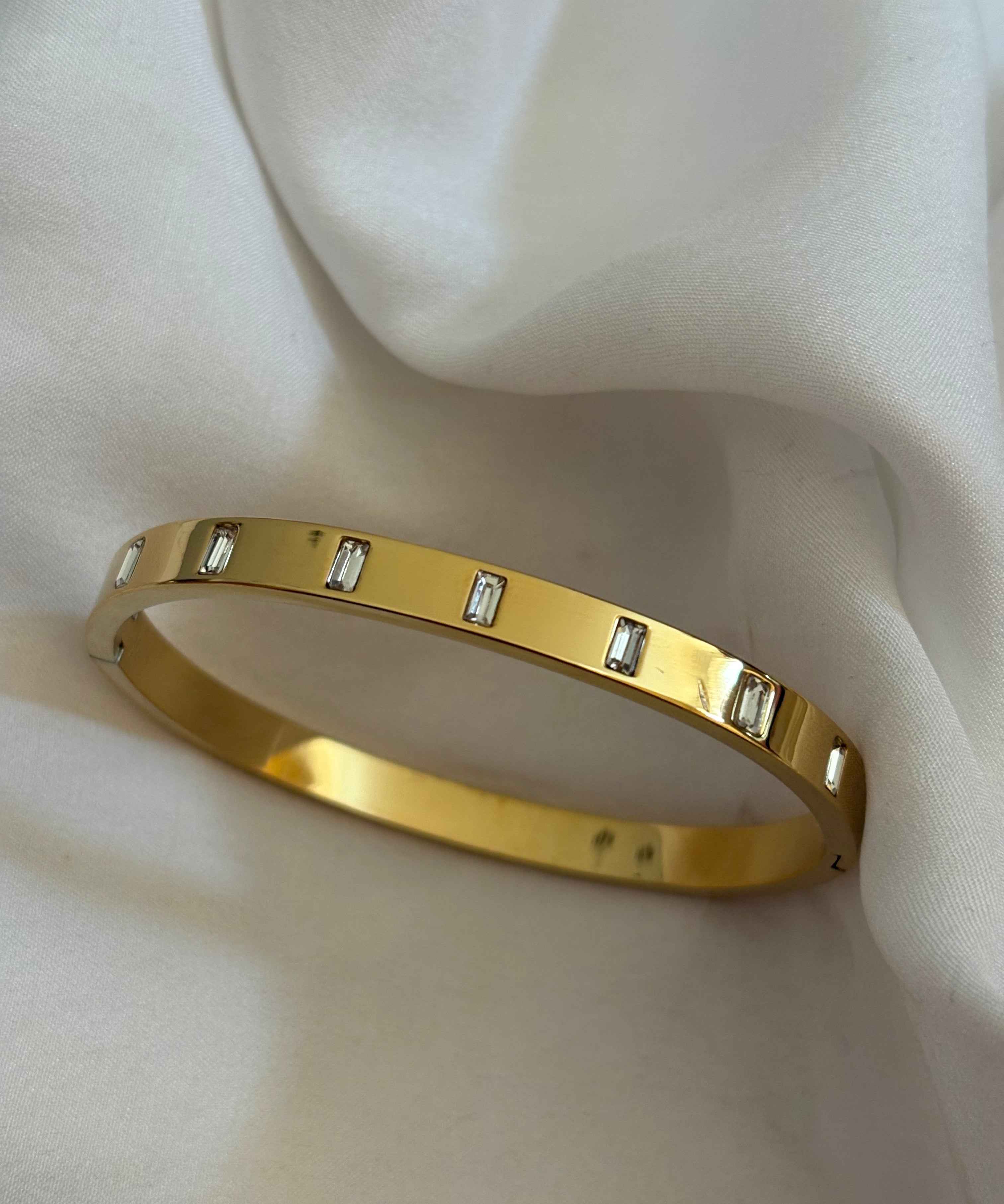 Auqab bracelet