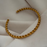 Swirl cuff
