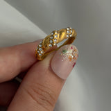 Crossiant ring