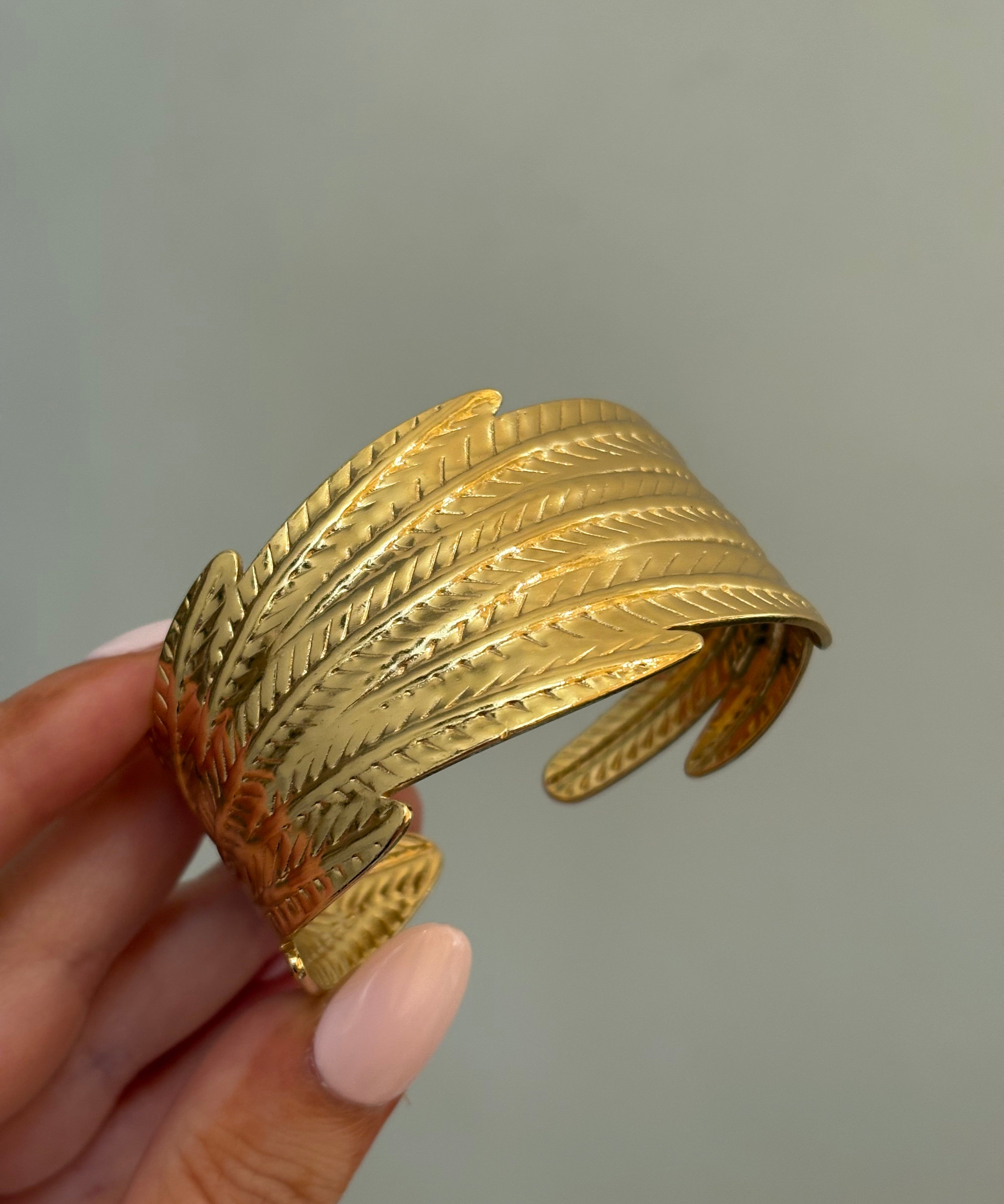Leaf cuff